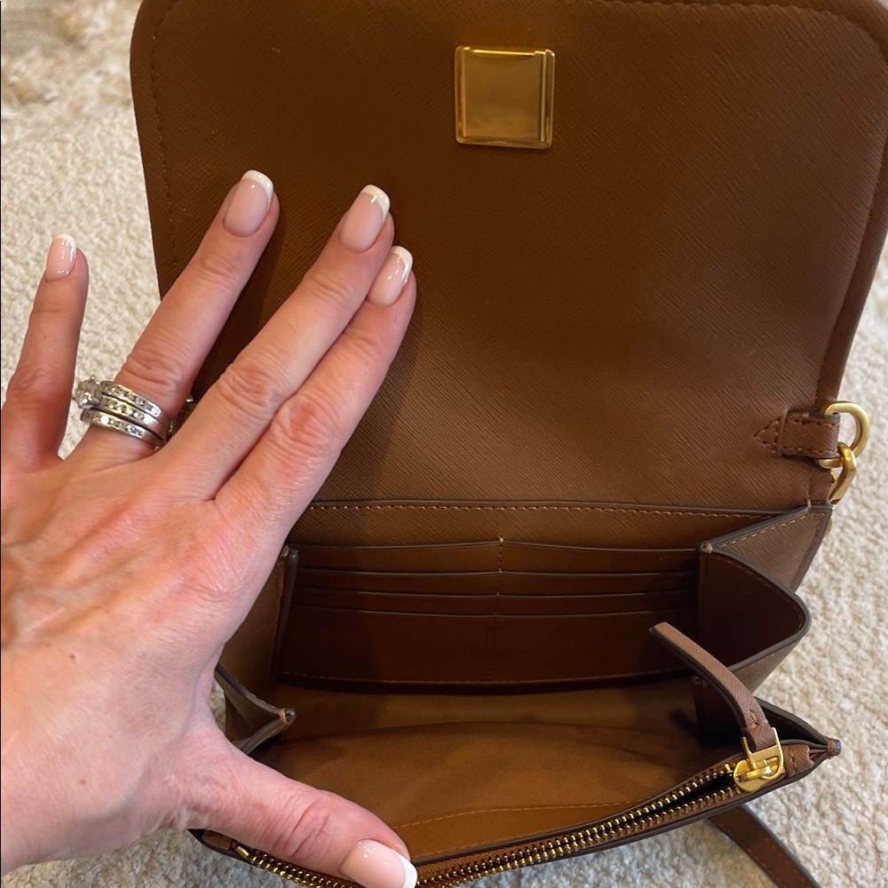 Beautiful Tory Burch Tan Crossbody Bag - Picture 8 of 8